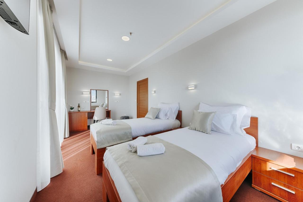 Hotel Bh Добра вода Екстериор снимка