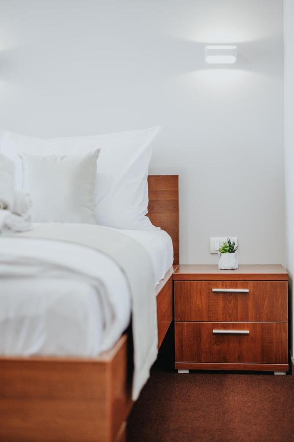 Hotel Bh Добра вода Екстериор снимка